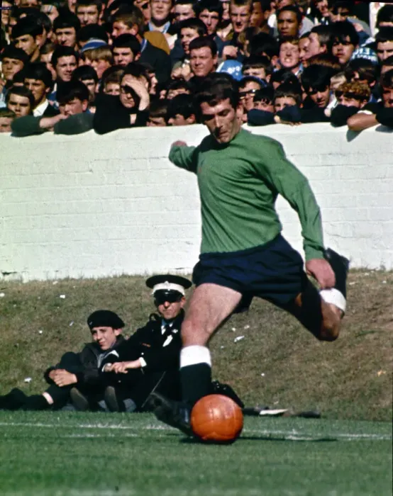 Framed Print : Tottenham Hotspur goalkeeper Pat Jennings in action for Spurs during a league match Framed Print : Tottenham Hotspur goalkeeper Pat Jennings in action for Spurs during a league match