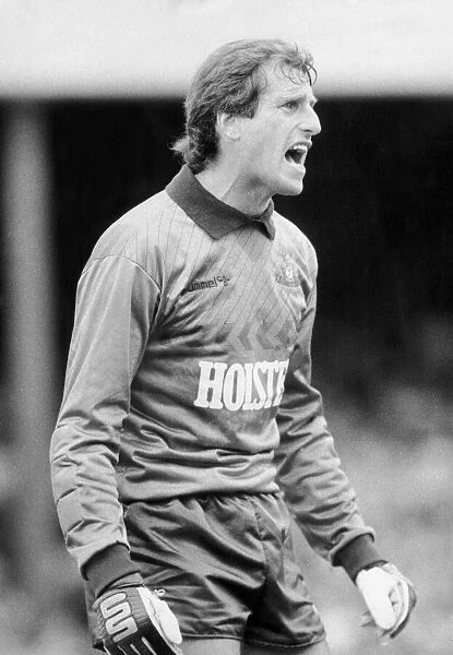 Tottenham Hotspur goalkeeper Ray Clemence in action, circa December 1986