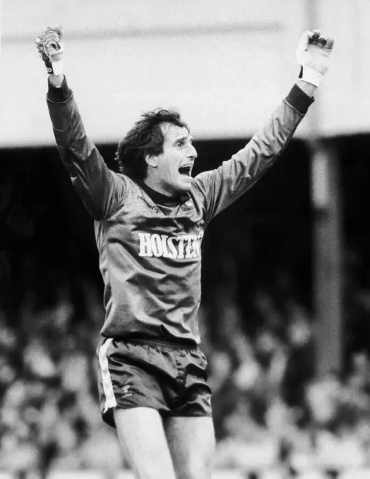 Framed Print : Tottenham Hotspur goalkeeper Ray Clemence celebrates a goal by Clive Allen during his