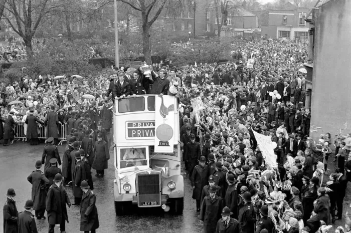 Framed Print : Tottenham Hotspur players parade the FA Cup trophy from the top of an open top double Framed Print : Tottenham Hotspur players parade the FA Cup trophy from the top of an open top double