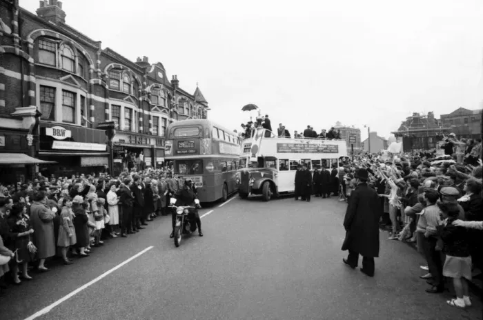 Framed Print : Tottenham Hotspur team hold the FA Cup trophy aloft from an open top double decker bus to