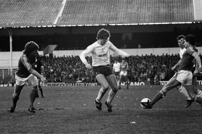Framed Print : Tottenham Hotspur v Ipswich Town league match at White Hart Lane January 1984 Framed Print : Tottenham Hotspur v Ipswich Town league match at White Hart Lane January 1984