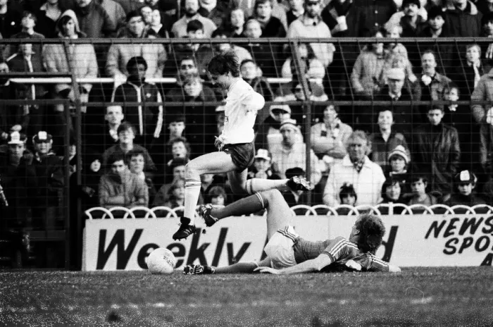 Framed Print : Tottenham Hotspur v Ipswich Town league match at White Hart Lane January 1984 Framed Print : Tottenham Hotspur v Ipswich Town league match at White Hart Lane January 1984