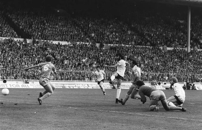 Framed Print : Tottenham Hotspur v Manchester City in the FA Cup Final Replay at Wembley May1981 Framed Print : Tottenham Hotspur v Manchester City in the FA Cup Final Replay at Wembley May1981
