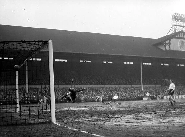 Tottenham Hotspur v Manchester United -Bobby Charlton shoots at goal