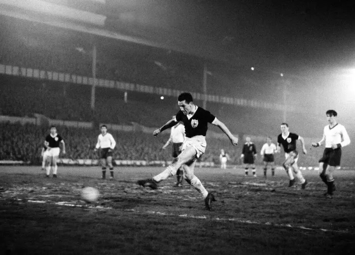 Framed Print : Tottenham Hotspur v Tbilisi Dynamo friendly match 14th November 1960 Framed Print : Tottenham Hotspur v Tbilisi Dynamo friendly match 14th November 1960