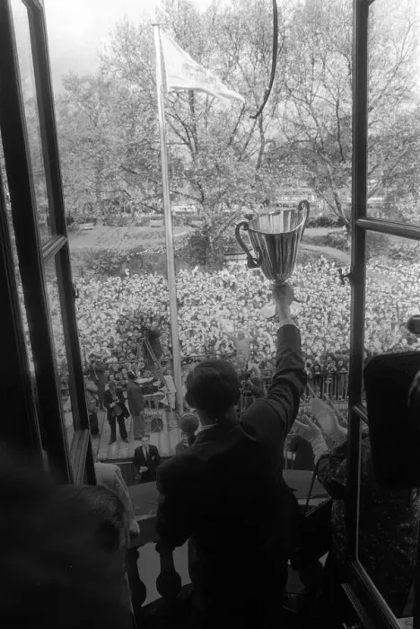 Framed Print : Tottenham Hotspurs Danny Blanchflower holding the European Cup Winners Cup Winners Framed Print : Tottenham Hotspurs Danny Blanchflower holding the European Cup Winners Cup Winners