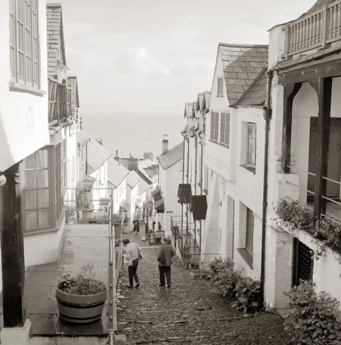Framed Print : Tourists making their way down the steep hill in the village of Clovelly in North Devon Framed Print : Tourists making their way down the steep hill in the village of Clovelly in North Devon