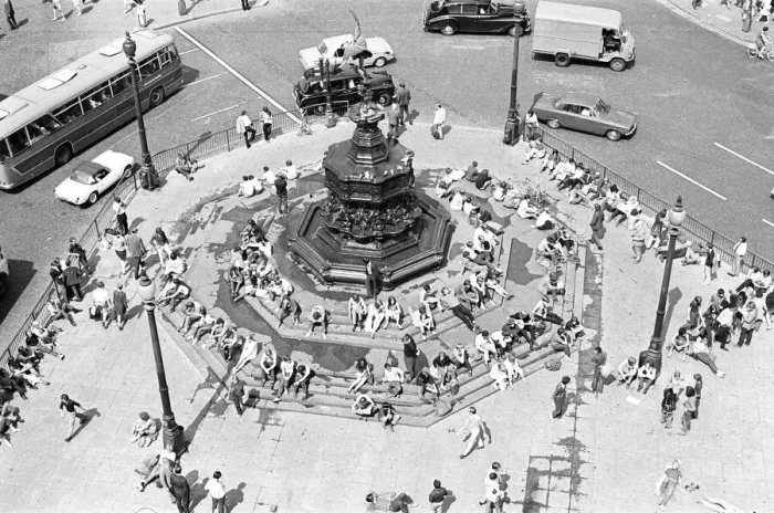 Framed Print : Tourists in Piccadilly, London, 10th August 1969