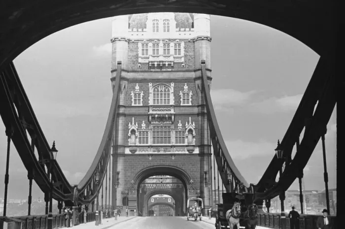 Framed Print : Tower Bridge, London. August 1939 L148 Framed Print : Tower Bridge, London. August 1939 L148