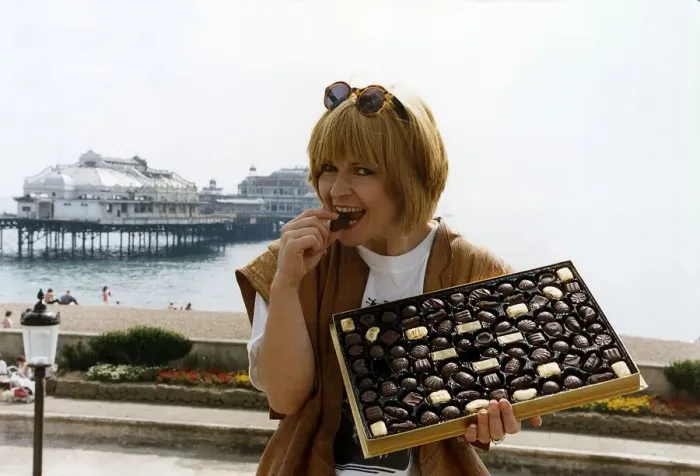 Framed Print : Toyah Willcox singer songwriter tv presenter eats chocolates