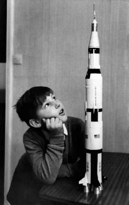 Framed Print : Toys-Space Rockets: Paul Ward of Belgravia, studies a model of the Apollo 12 rocket