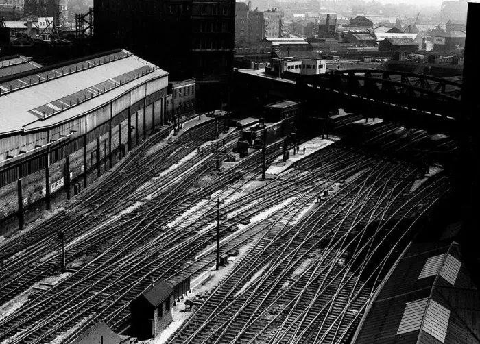 Framed Print : The tracks leading to Paddington Station deserted due to a strike by railway men Framed Print : The tracks leading to Paddington Station deserted due to a strike by railway men