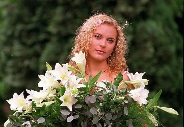 Tracy Shaw Actress May 1998 pictured with Lillies Flowers A©Mirrorpix