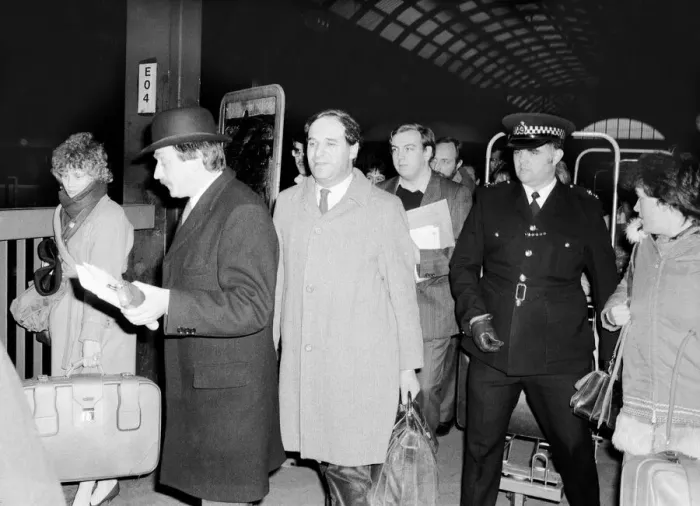 Framed Print : Trade and Industry Secretary Leon Brittan arrives at Kings Cross Station Framed Print : Trade and Industry Secretary Leon Brittan arrives at Kings Cross Station