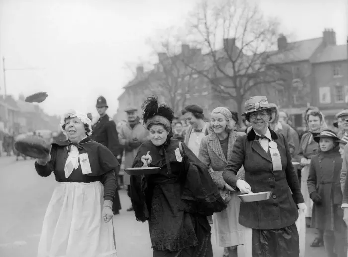 Framed Print : Traditional Pastimes The Olney Pancake Race Febuary 1956 The ladies get