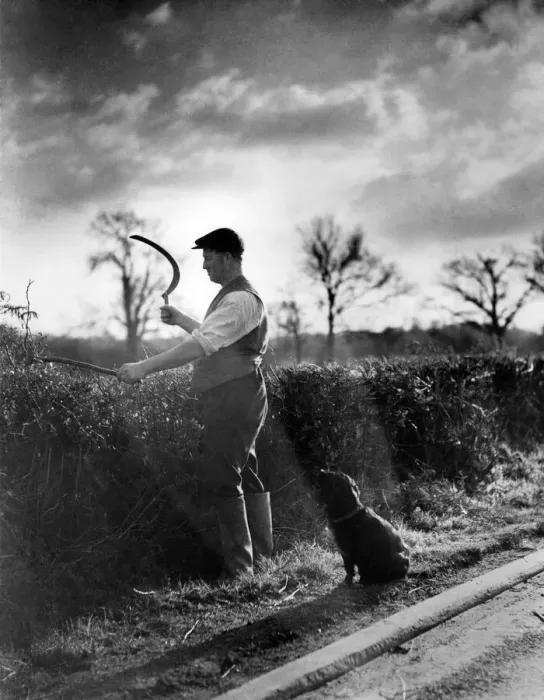 Framed Print : A traditional roadside scene: between Blindley Heath and New Chapel on the London to