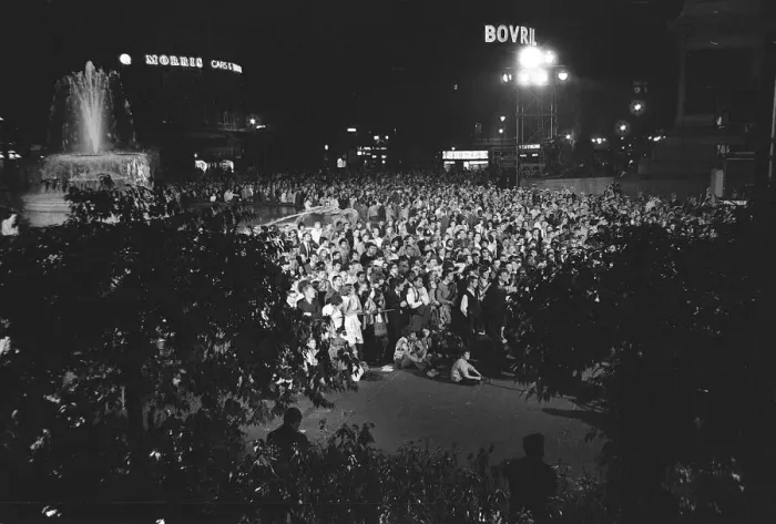 Framed Print : Trafalgar Square London July 1969 People gather late at night in Trafalgar Square Framed Print : Trafalgar Square London July 1969 People gather late at night in Trafalgar Square