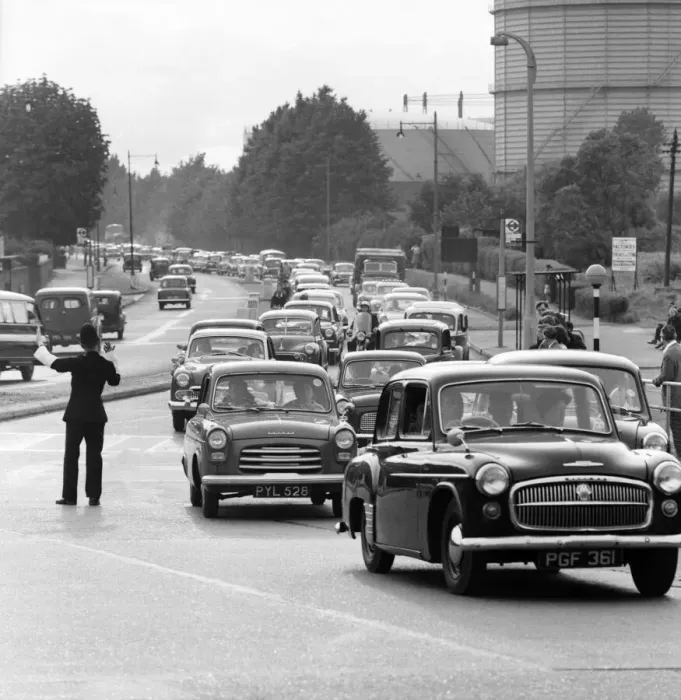 Framed Print : Traffic queuing up to cross Staines bridge June 1960 M4339-002 Framed Print : Traffic queuing up to cross Staines bridge June 1960 M4339-002
