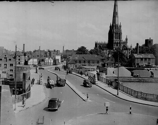 Traffic in Redcliffe - including horse drawn transport - was in the late 1940s