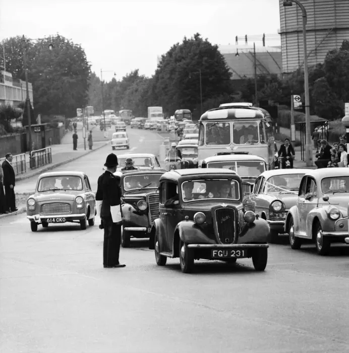 Framed Print : Traffic at Staines Bridge returning from the coast on a hot summer day