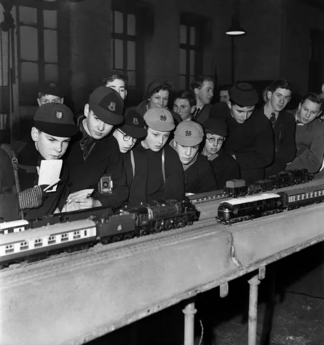 Framed Print : Train Spotters. Bill Flitter and Friends. January 1953 D97-002