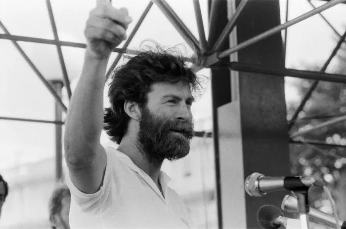 Framed Print : The Transglobe Expedition returns home, pictured, Sir Ranulph Fiennes on their arrival
