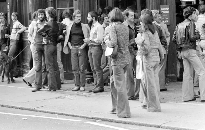 Framed Print : Trendy Kings Road on a Saturday afternoon and not a pair of ordinary trousers or skirt to Framed Print : Trendy Kings Road on a Saturday afternoon and not a pair of ordinary trousers or skirt to