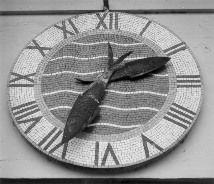 Framed Print : Trentham lido fish clock which sat above swimmers Page 50 TWWW Potters Holiday Framed Print : Trentham lido fish clock which sat above swimmers Page 50 TWWW Potters Holiday