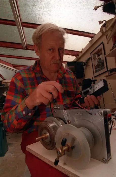 Framed Print : Trevor Baylis in workshop inventor of clockwork radio 1993 Framed Print : Trevor Baylis in workshop inventor of clockwork radio 1993