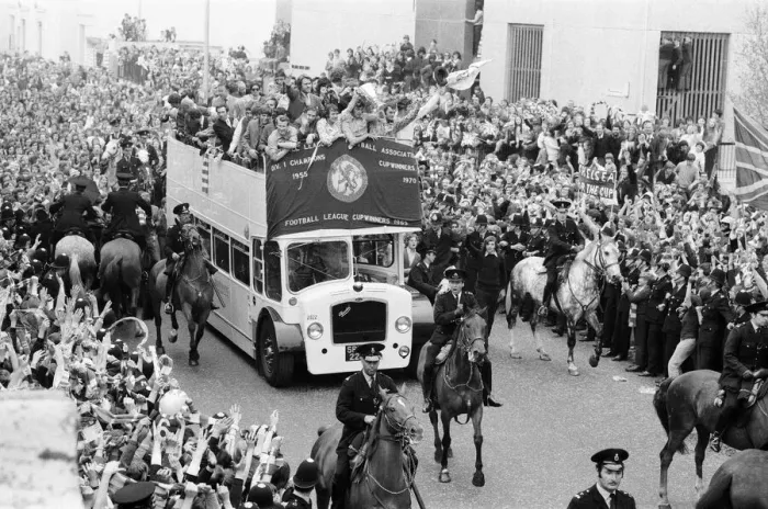 Framed Print : A triumphant Chelsea FC, return home after winning 1971 European Cup Winners Framed Print : A triumphant Chelsea FC, return home after winning 1971 European Cup Winners