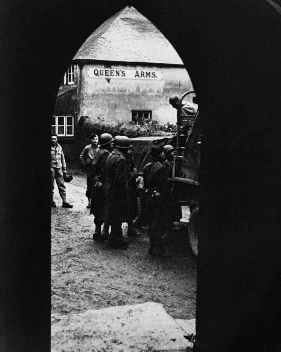 Framed Print : US troops arriving in Slapton to help the villagers move their possessions prior to Framed Print : US troops arriving in Slapton to help the villagers move their possessions prior to