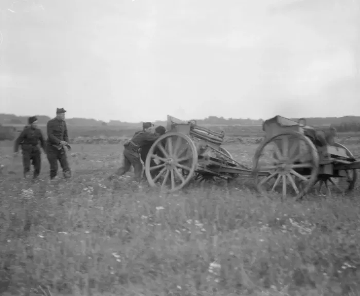 Framed Print : Troops removing ammunition from a caisson which the Belgians were forced to abandon Framed Print : Troops removing ammunition from a caisson which the Belgians were forced to abandon