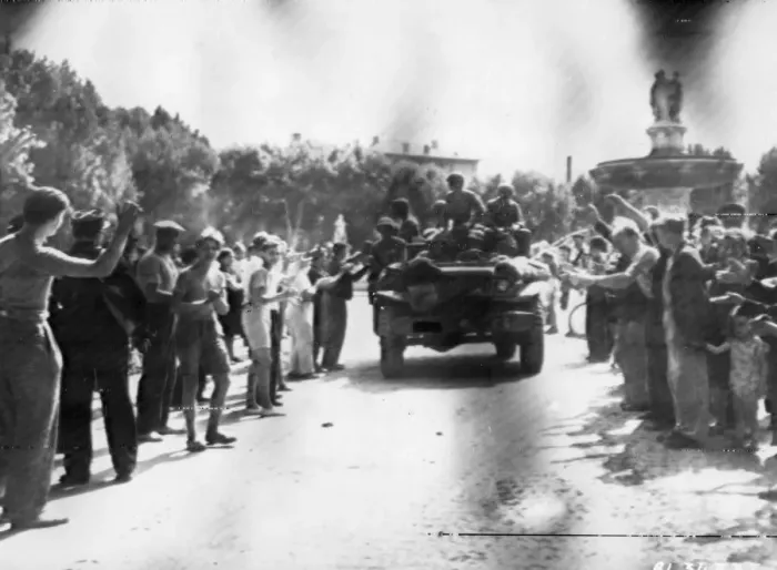 Framed Print : Troops of the Seventh Army enter the city of Aix in Southern France. August 1944