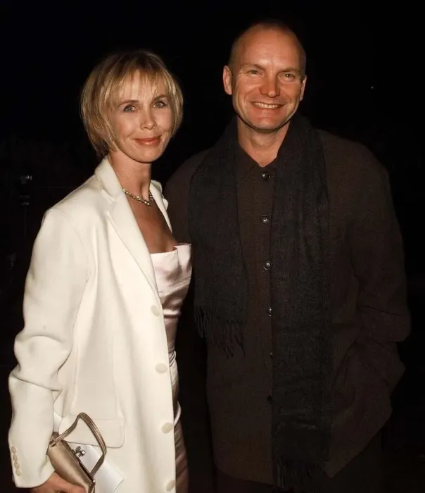 Framed Print : Trudie Styler and Sting in November 1998 arriving at The Hempel Hotel