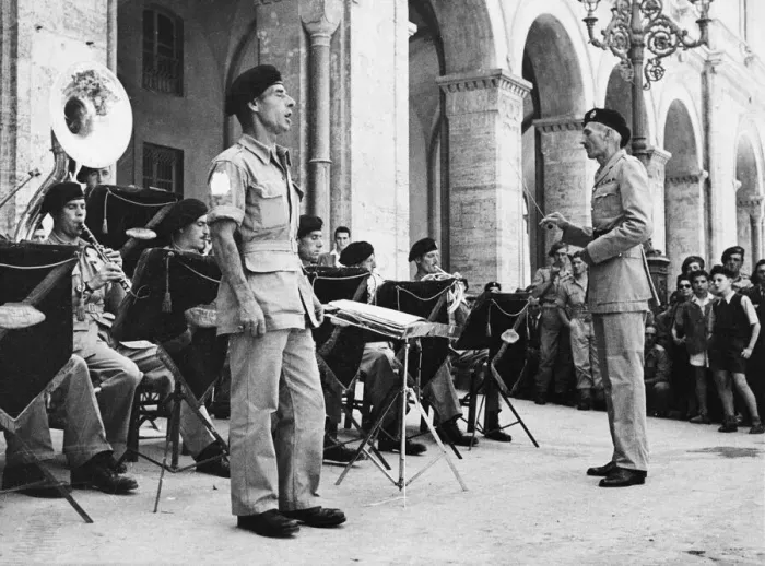 Framed Print : Trumpet Major Joseph Allen entertains locals in Perugia. 15th July 1944 Framed Print : Trumpet Major Joseph Allen entertains locals in Perugia. 15th July 1944