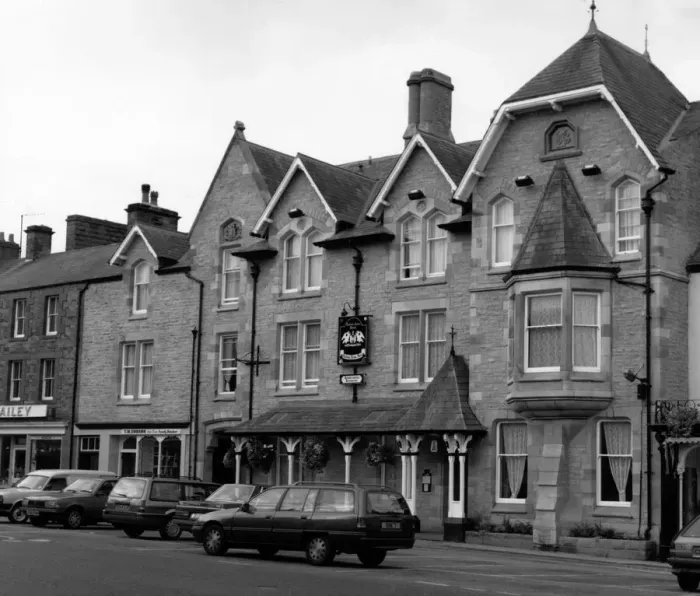 Framed Print : Tufton Arms Hotel, Public House, Appleby, Newcastle, 24th July 1990 Framed Print : Tufton Arms Hotel, Public House, Appleby, Newcastle, 24th July 1990