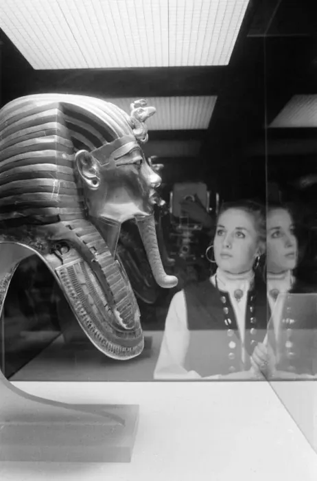 Framed Print : Tutankhamun Exhibition at the British Museum, London, 28th March 1972. Press Day