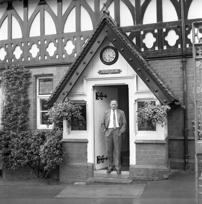 Framed Print : TV Gardener Percy Thrower - seen here at home. 1966 A968-002 Framed Print : TV Gardener Percy Thrower - seen here at home. 1966 A968-002
