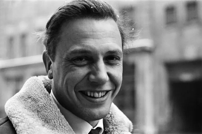 Framed Print : TV Presenter David Attenborough walking to work on a snowy morning the day after his Framed Print : TV Presenter David Attenborough walking to work on a snowy morning the day after his