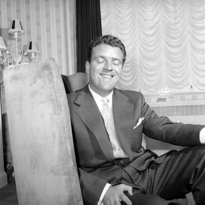 Framed Print : TV presenter Eamon Andrews. 1957 A255-004 Framed Print : TV presenter Eamon Andrews. 1957 A255-004