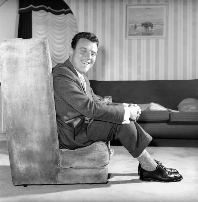 Framed Print : TV presenter Eamon Andrews. 1957 A255-007 Framed Print : TV presenter Eamon Andrews. 1957 A255-007