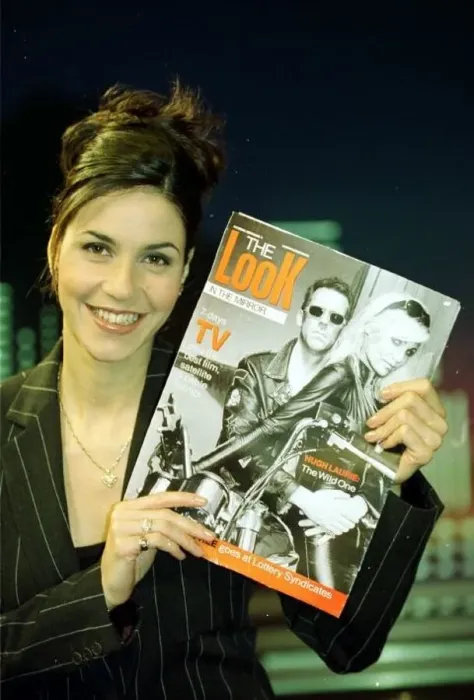: Tv Presenter Julia Bradbury November 1997 With her copy of the Mirrors Look magazine : Tv Presenter Julia Bradbury November 1997 With her copy of the Mirrors Look magazine