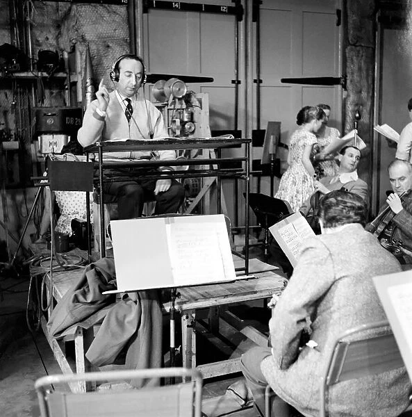 TV programmes 'Off the Record'. Behind the scene at the BBC programme '