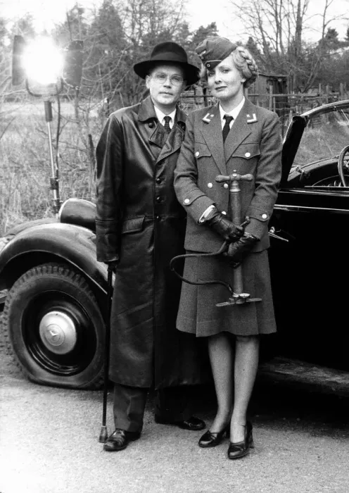 Framed Print : TV Progs Allo Allo Richard Gibson in Leather coat with Kim Hartman Framed Print : TV Progs Allo Allo Richard Gibson in Leather coat with Kim Hartman