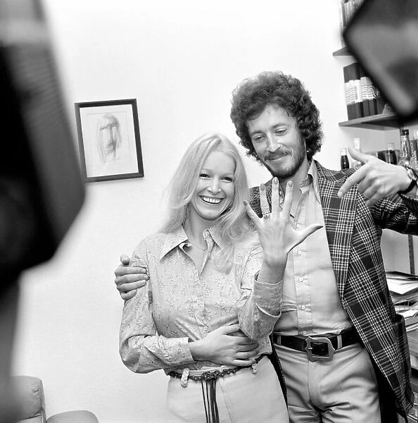 TV Star: Robert Powell marries Babs Lord. September 1975 S75-4616-002