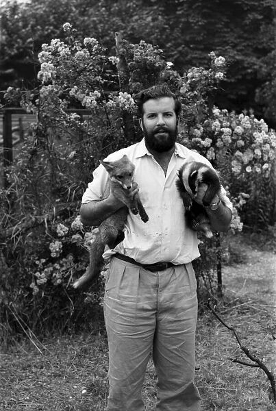 TV Zoologist Grahame Dangerfield. 1963 A978-001