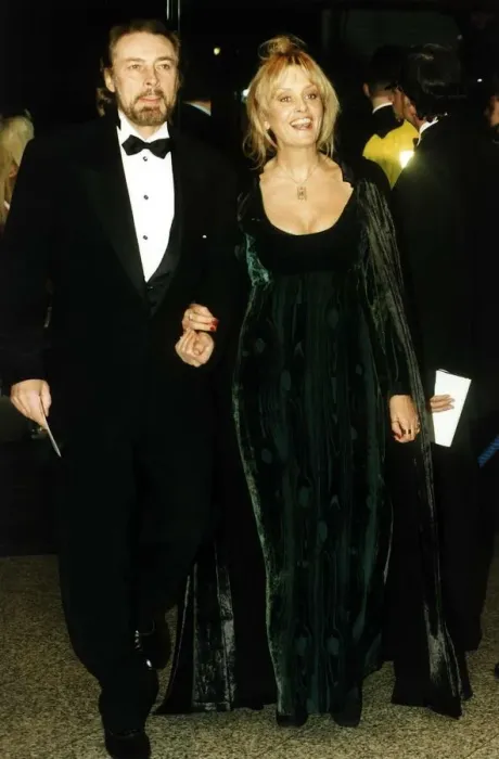 Framed Print : Twiggy Actress With Her Husband Leigh Lawson Arrive For The Film Premiere Of The Evita