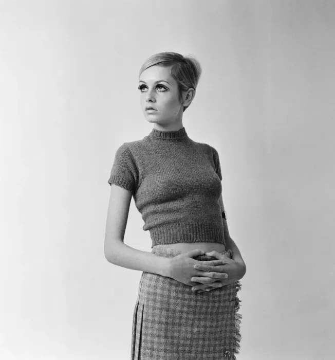 Framed Print : Twiggy - (born Leslie Hornby, and married name Leslie Lawson) Framed Print : Twiggy - (born Leslie Hornby, and married name Leslie Lawson)