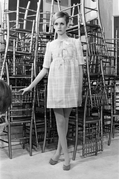 Framed Print : Twiggy launches new collection, The Twiggy Look Collection